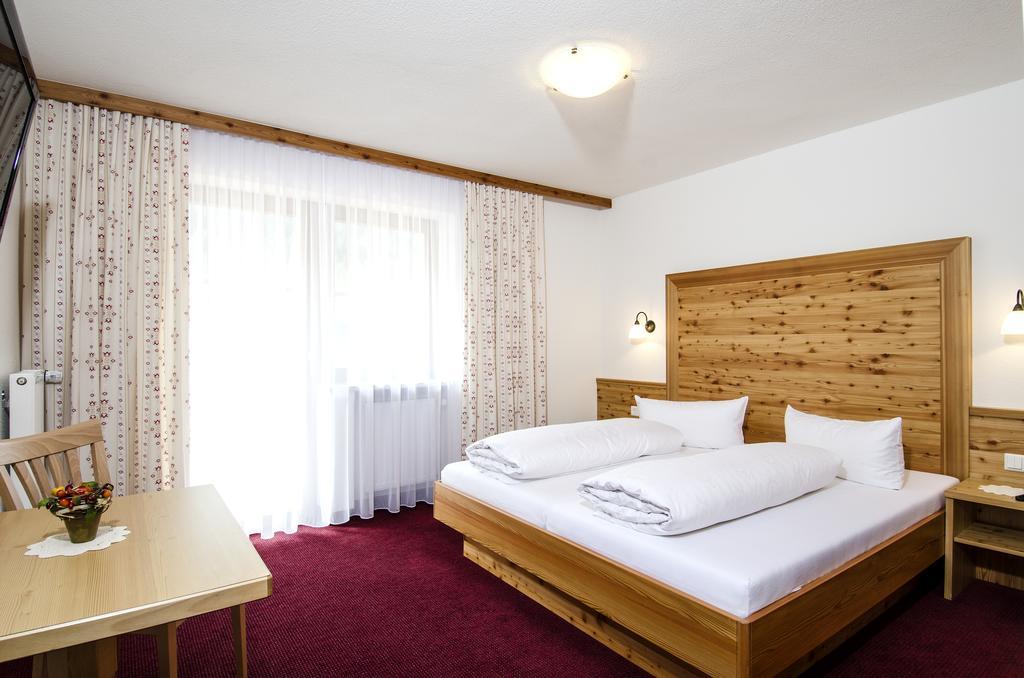 Gasthof Sonnenhof Hotel Ischgl Room photo