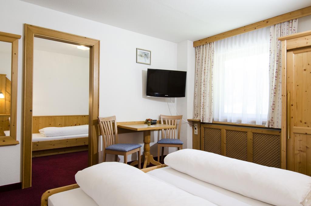 Gasthof Sonnenhof Hotel Ischgl Room photo